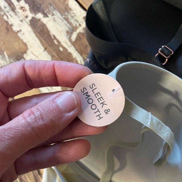 Danskin Gray and Green Bras with Adjustable Straps set of 2 - Picture 4 of 6